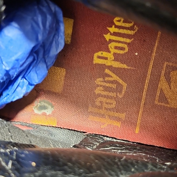 VANS x Harry Potter Gryffindor Thrashed Sk8 Shoe 7.5 Men's 9 Womens - Picture 13 of 15